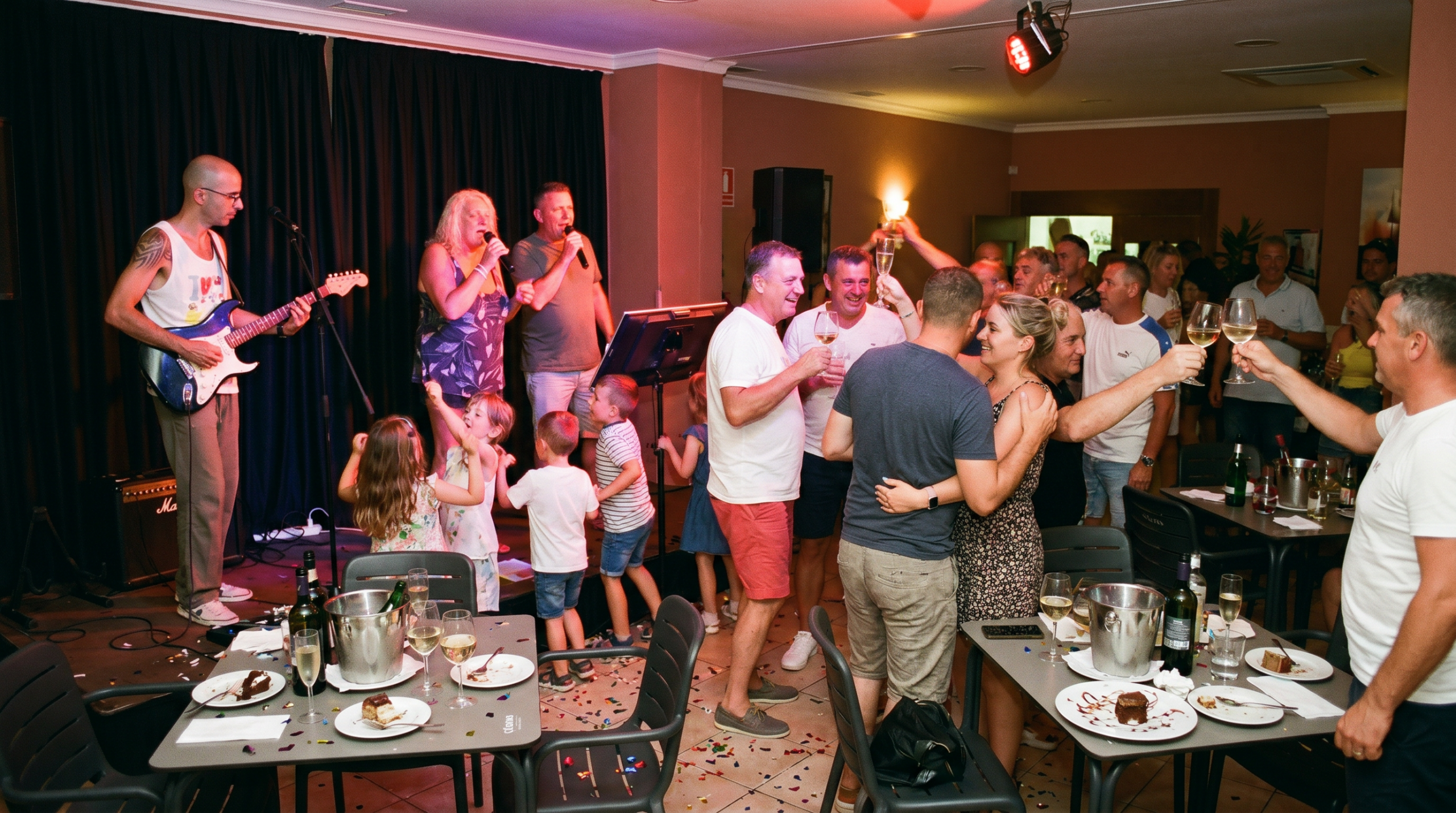 Cantante y Guitarrista para bodas, fiestas, restaurantes en Marbella, Estepona